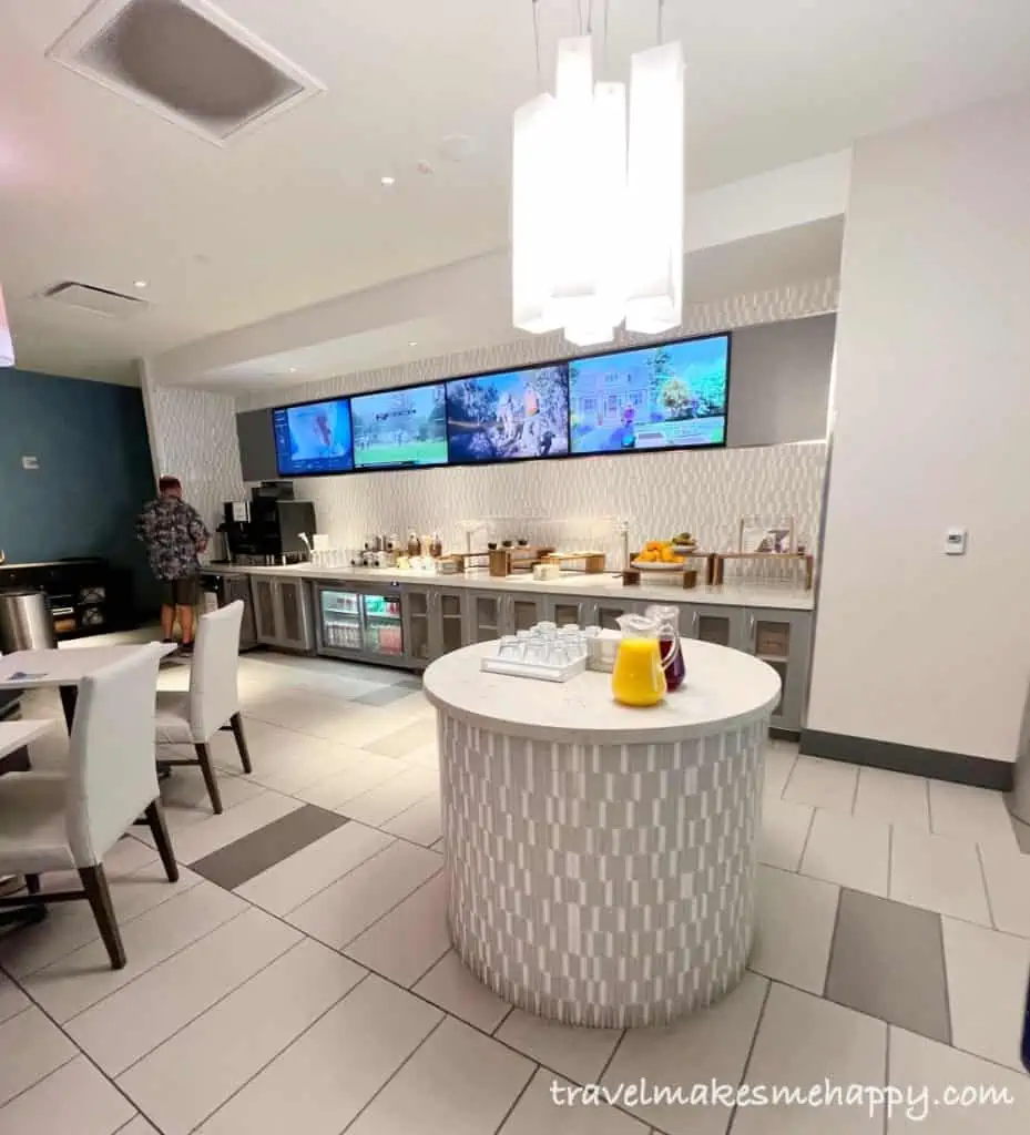 buffet area club msy lounge airport