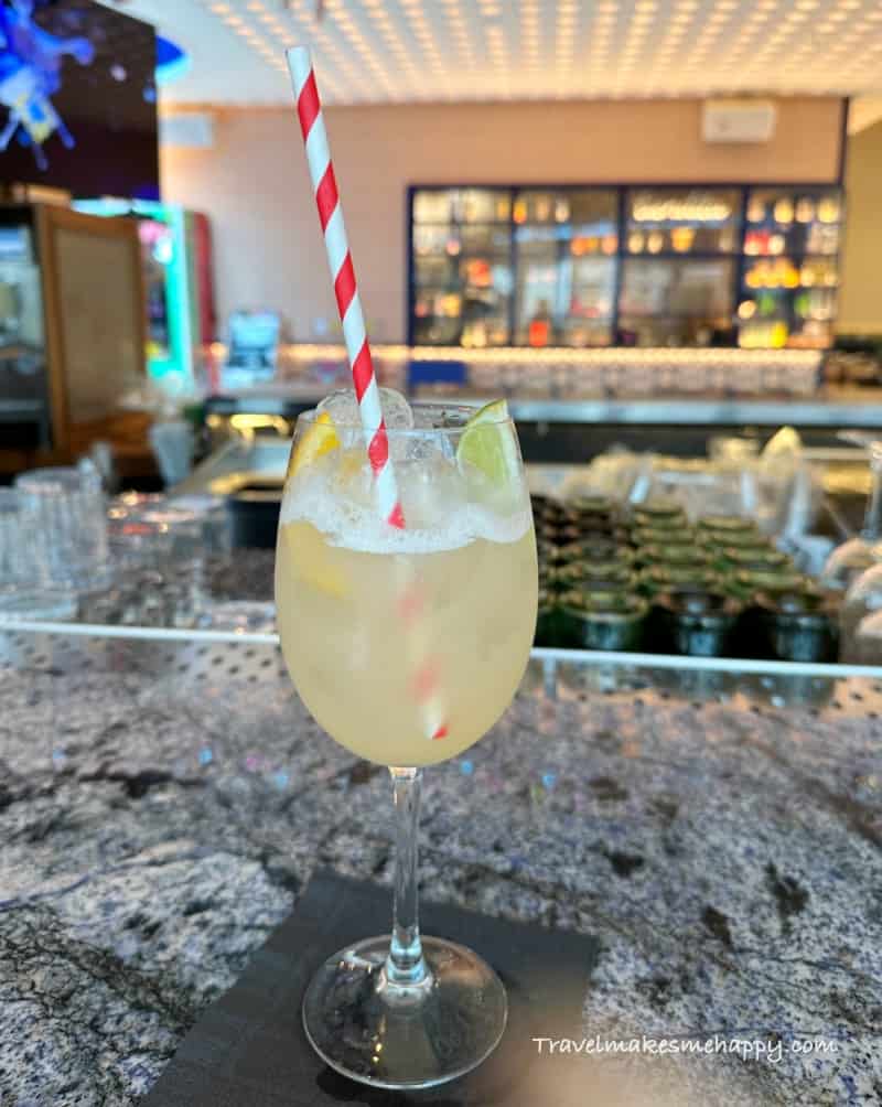 lobby bar drinks moxy south beach hotel