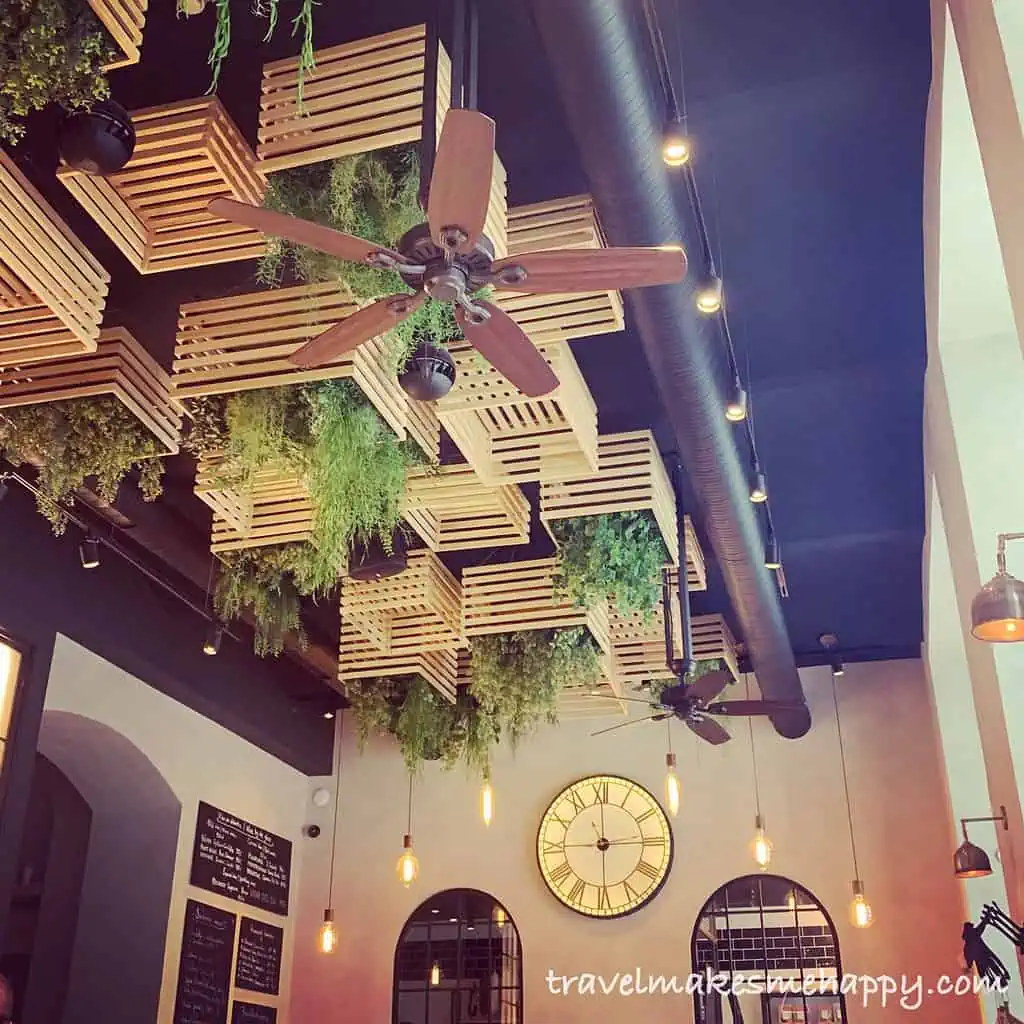 Food Lab Restaurant live ceiling in Prague
