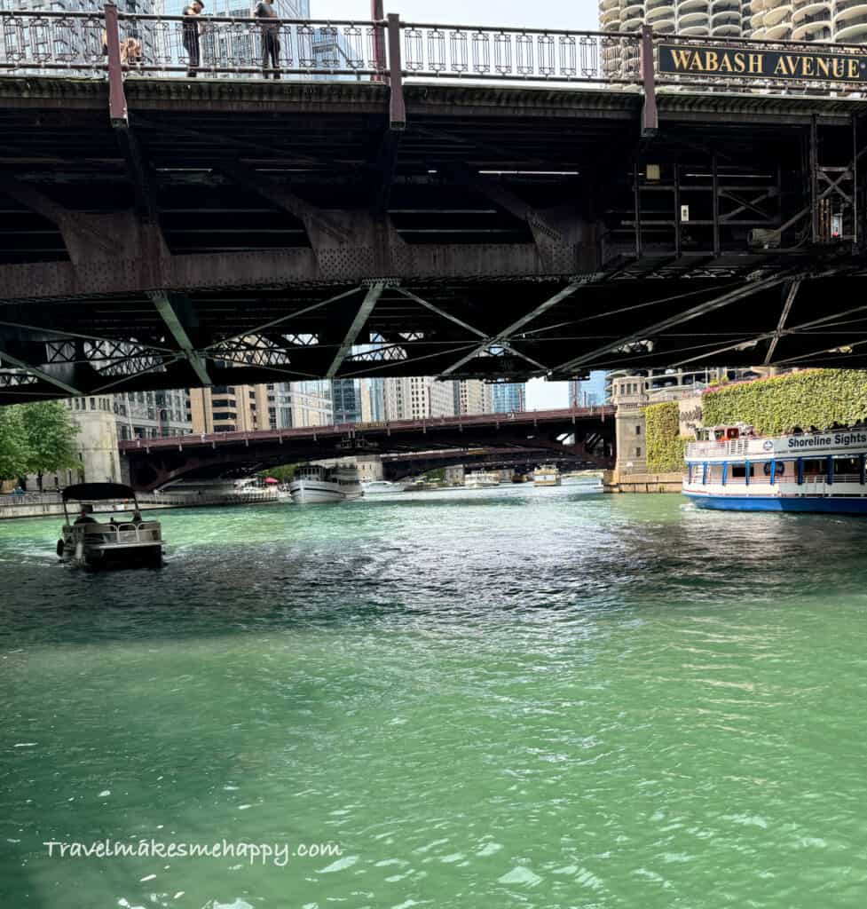 chicago river view from riverwalk