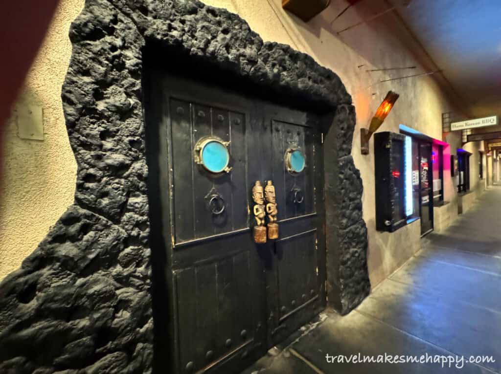 doorway golden tiki lounge las vegas