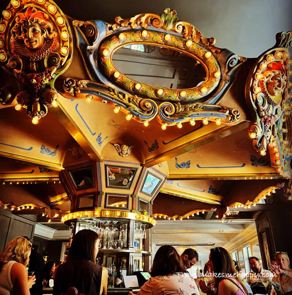 best haunted places in new orleans carousel bar