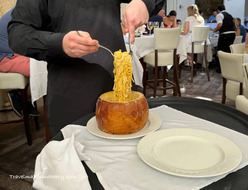 favorite restaurants in south beach miami cacao e pepe pasta versace mansion