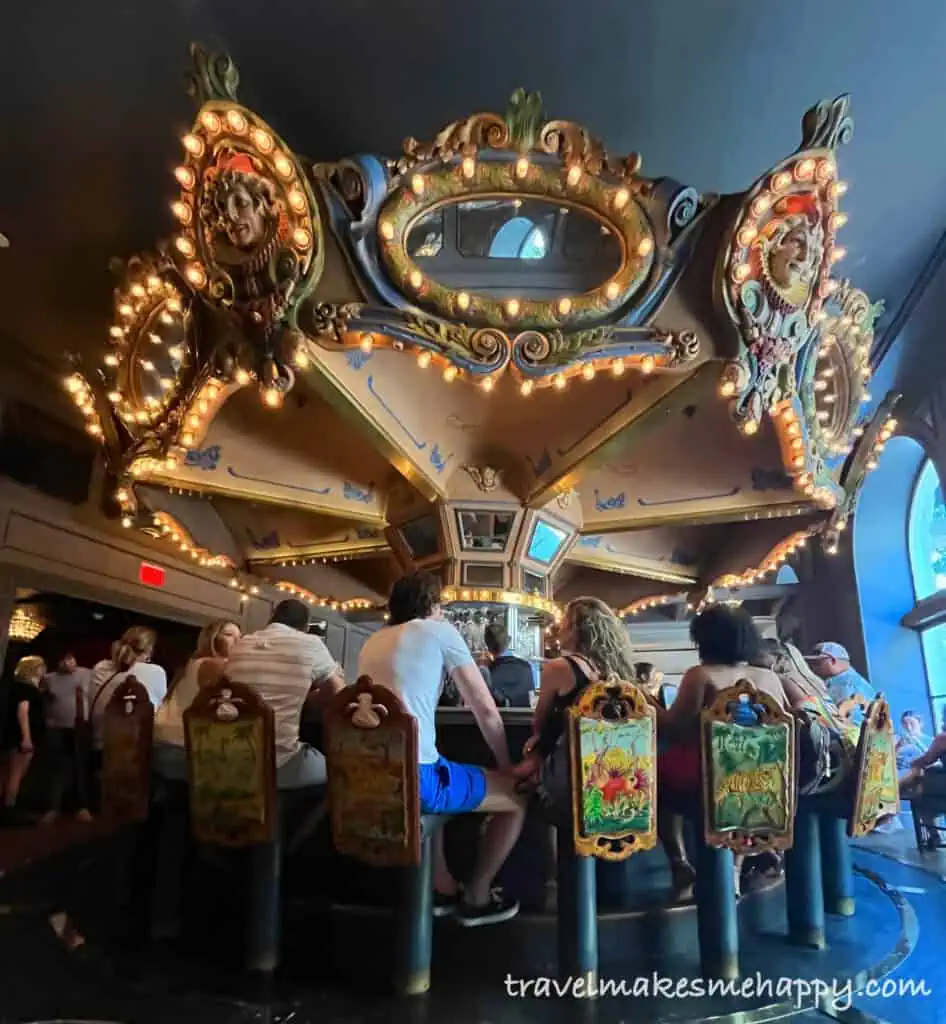 new orleans carousel bar in monteleone hotel is a classic