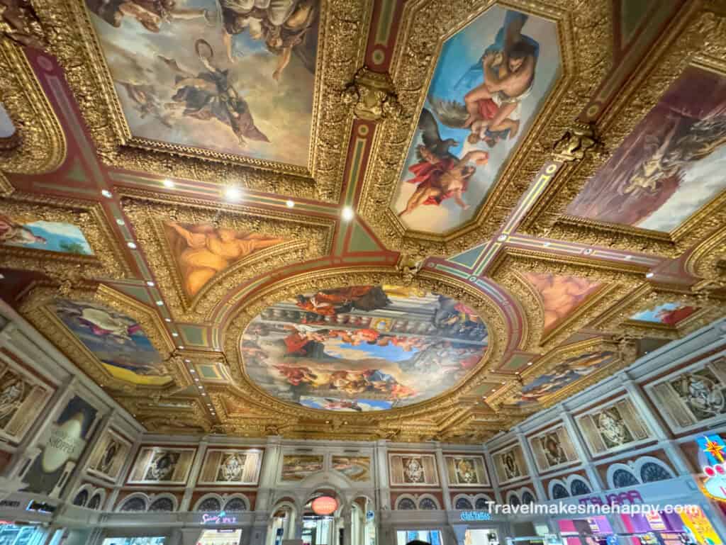 Las Vegas Strip is full of great ideas and activities for a weekend getaway at the venetian