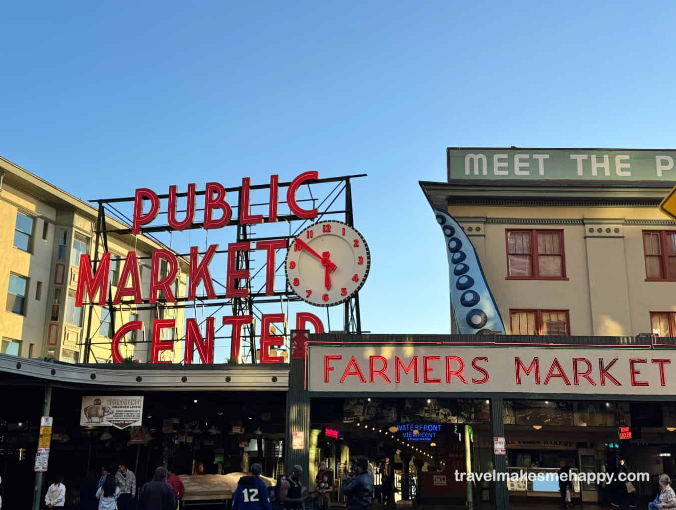 pikes place market sign seattle must see spots