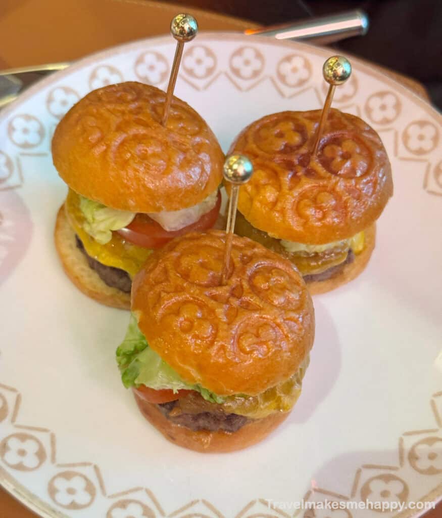 burger sliders le cafe louis vuitton restaurant review new york