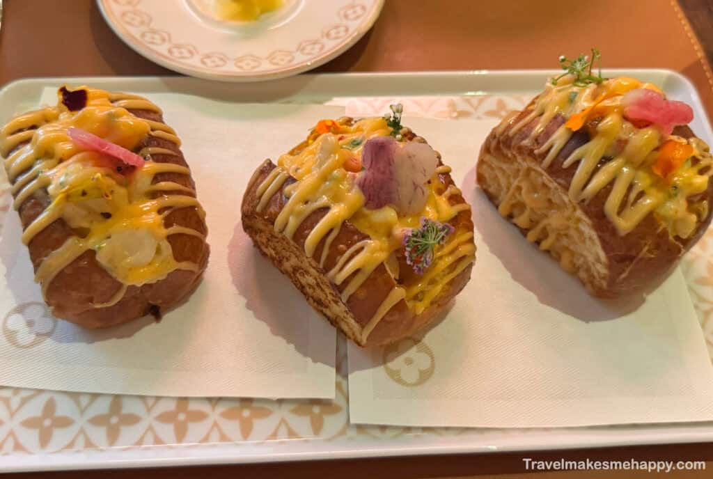 lobster rolls at louis vuitton cafe new york city review